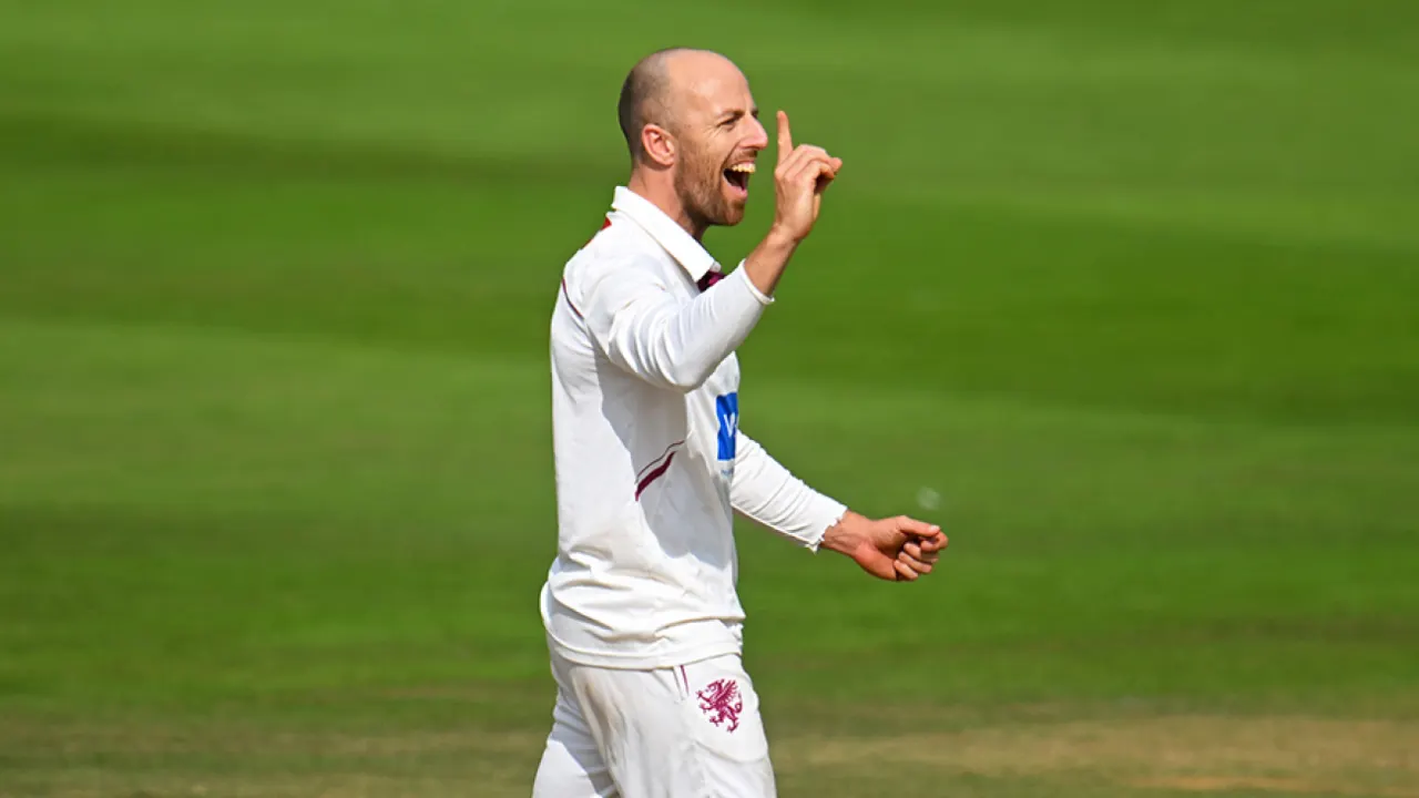 Jack Leach aims to secure England Test comeback for Pakistan tour