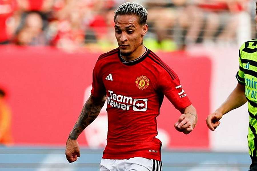 Fenerbahce signs winger Antony from Manchester United