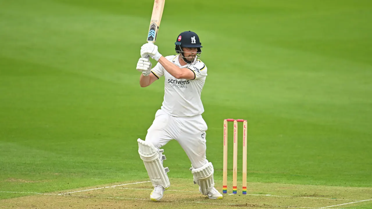 Rain denies Worcestershire as Will Rhodes guides Warwickshire to safety