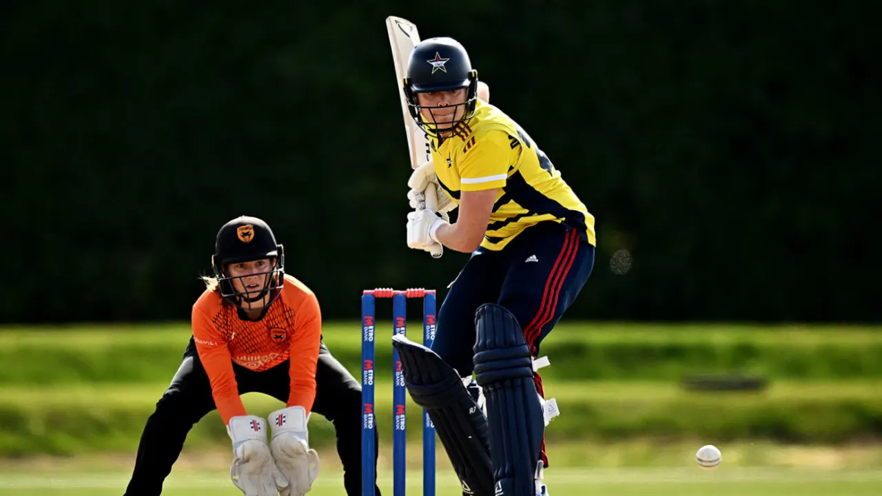 Alice Davidson-Richards Guides Stars to Final against Sunrisers