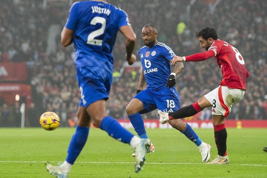 Ruud van Nistelrooy bids farewell with triumphant 3-0 victory against Leicester City