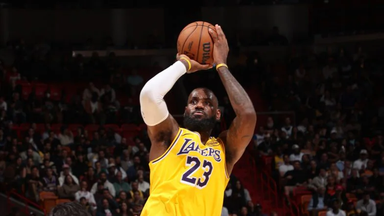 LeBron James Moves Up to 7th on All-Time 3-Pointers Made List, Surpassing Kyle Korver